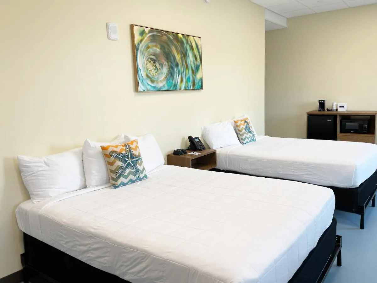 Hotel Travelodge By Wyndham Panama City Beach / Beachfront